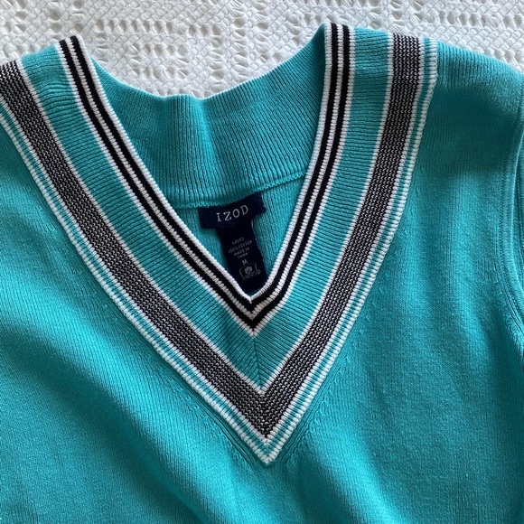 Bundle of knit sweater vests - Picture 4 of 8